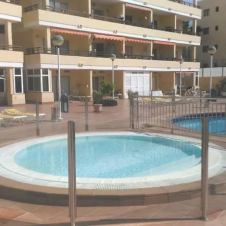 Aircon Pool View Nr Yumbo شقة