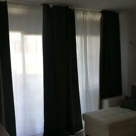 Aircon Pool View Nr Yumbo شقة