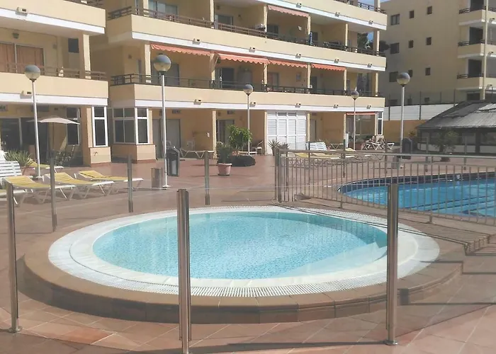 Aircon Pool View Nr Yumbo Apartament