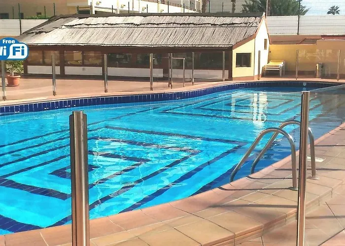 Aircon Pool View Nr Yumbo 아파트